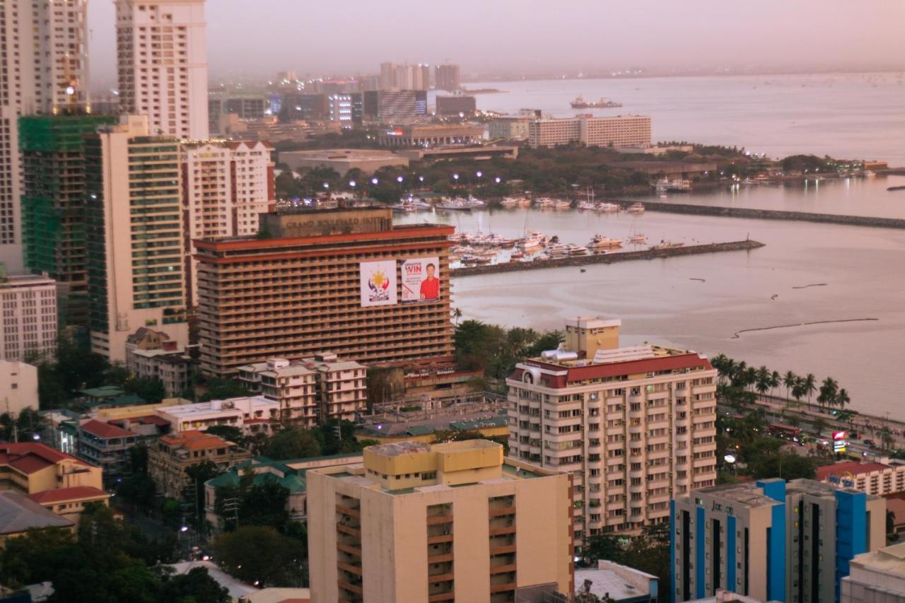 Birch Tower - Malate Rooms Manila Exterior photo